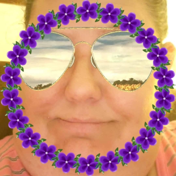 Meet your Posher, Debra - Picture 1 of 1